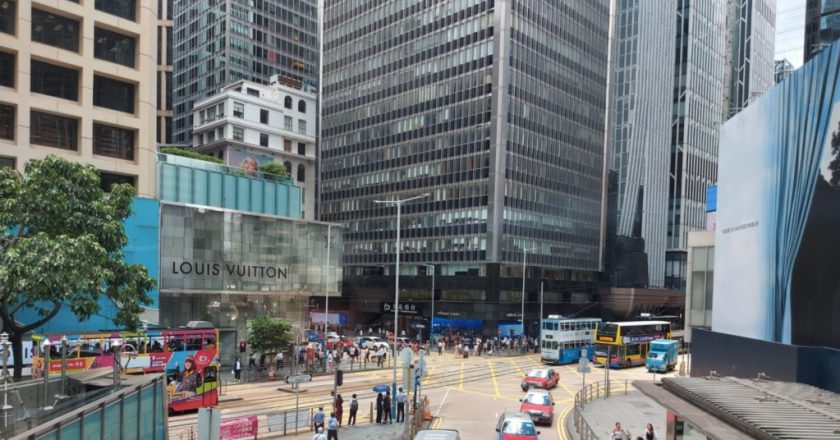 香港特首周三推出施政報告 政府民望低迷 市民漠然以待