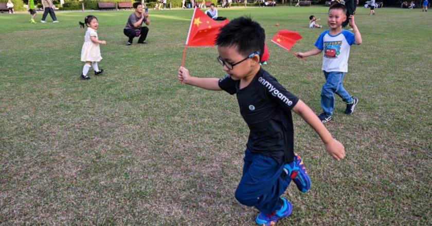 擔憂人口持續下跌，中國出台政策強化生育支持