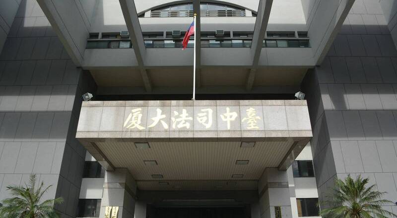 独家》性侵32小球员还拍片 台中棒球教练松志彬90罪判刑