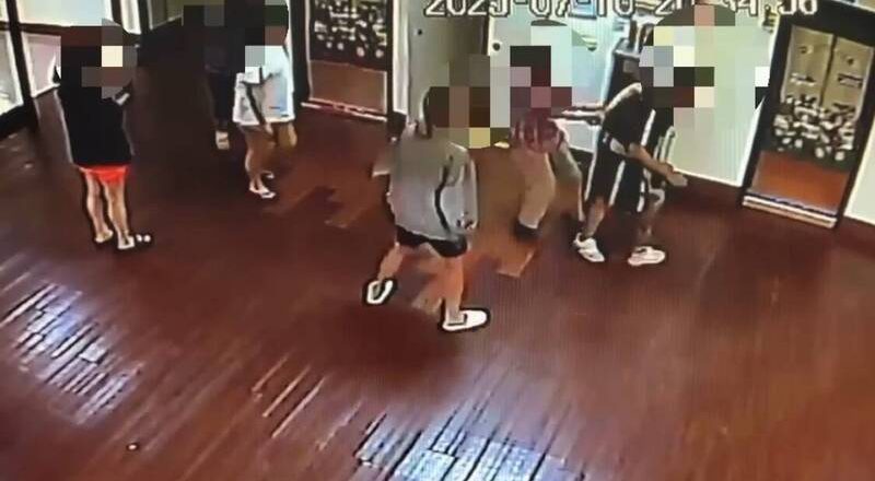 易服劳役男躲大寮图书馆女厕偷拍 3女大生受害