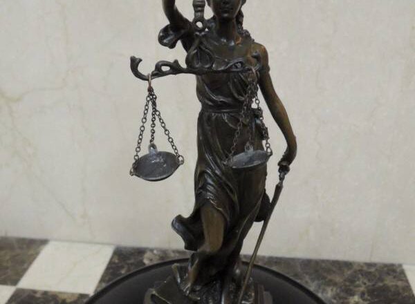 素人拍A片脸部没打马提告 「黑亚当」赚419元赔30万获缓刑