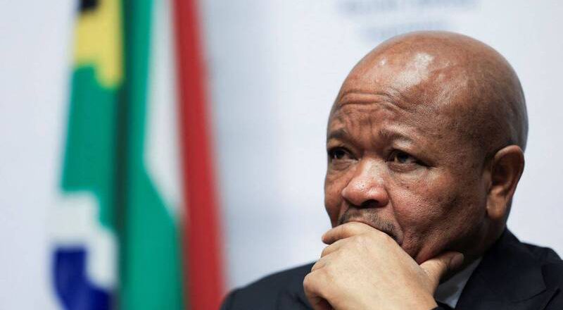 南非警察部长涉及组织犯罪 总统：将其停职并调查