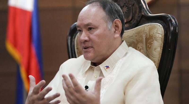 菲防长遭爆拥外国国籍 国防部澄清：早已放弃马尔他护照