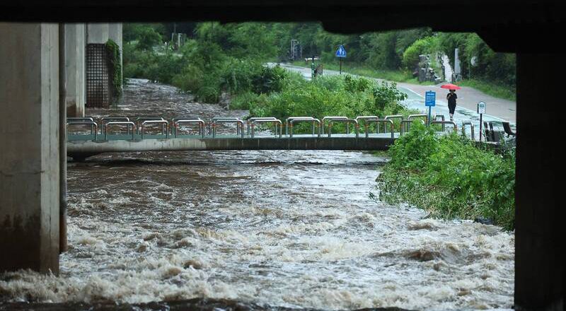 暴雨狂袭！南韩灾难应变升至2级 首尔至大田列车紧急停驶