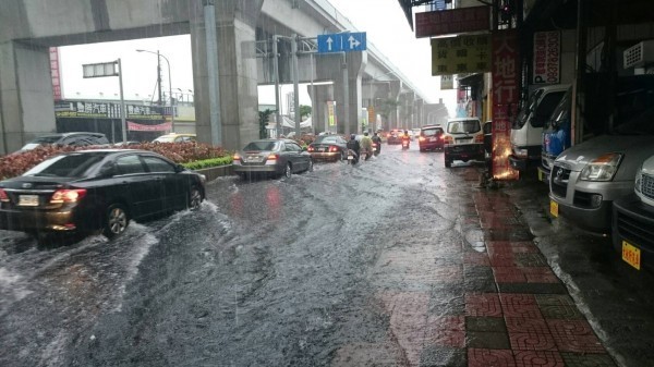 豪雨炸北台湾 气象局：下午1、2时雨势才会趋缓