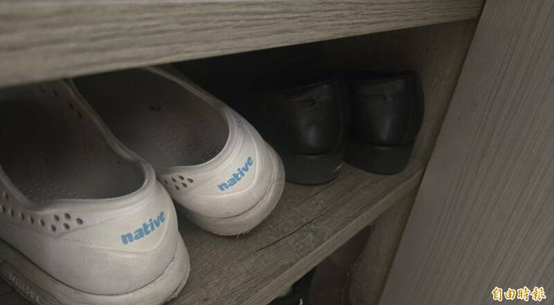 窃取藏在屋外鞋柜的钱 法官：侵入住宅窃盗