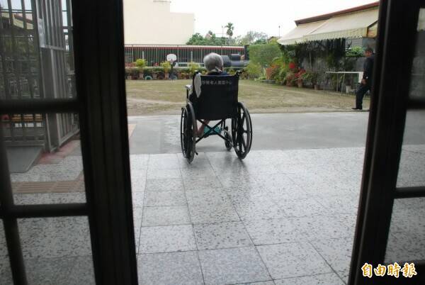 7旬母百病缠身 法官却认可女儿判免扶养