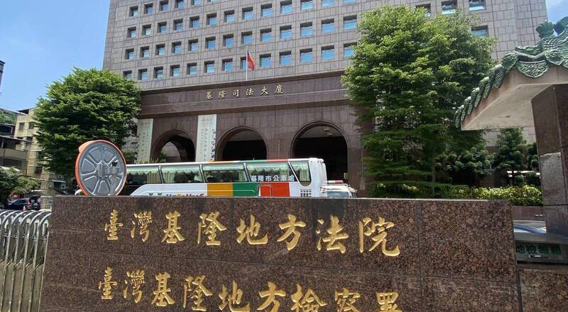 男遇盘查吞白色透明结晶体 警员伸手挖遭咬伤下场曝