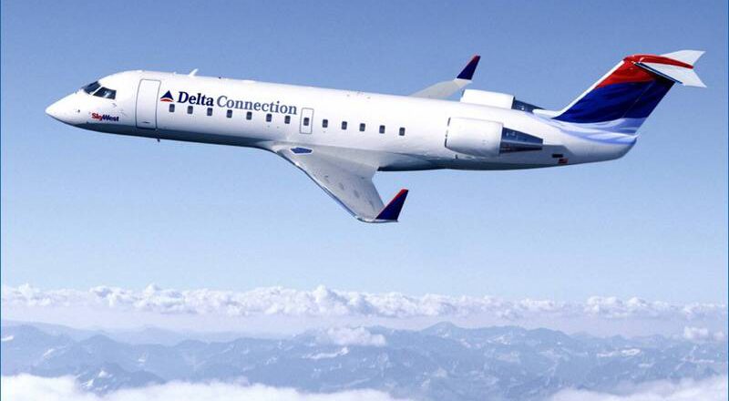 美客机惊传乘客试图在空中开舱门 班机紧急转降