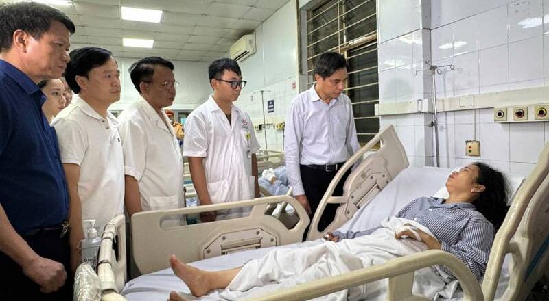 2度潜回船舱救人 下龙湾生还者：能救所有人就好了