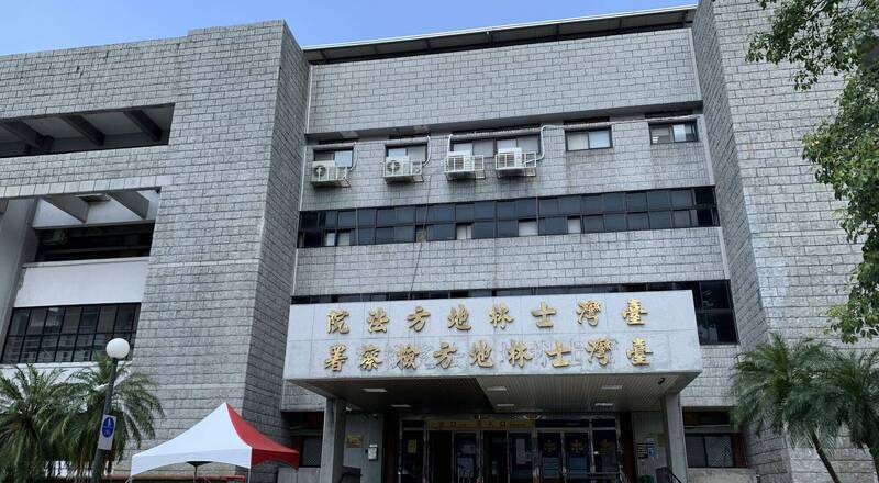 凌晨想如廁卻見捷運廁所緊鎖 莽男破壞鐵門判拘50日