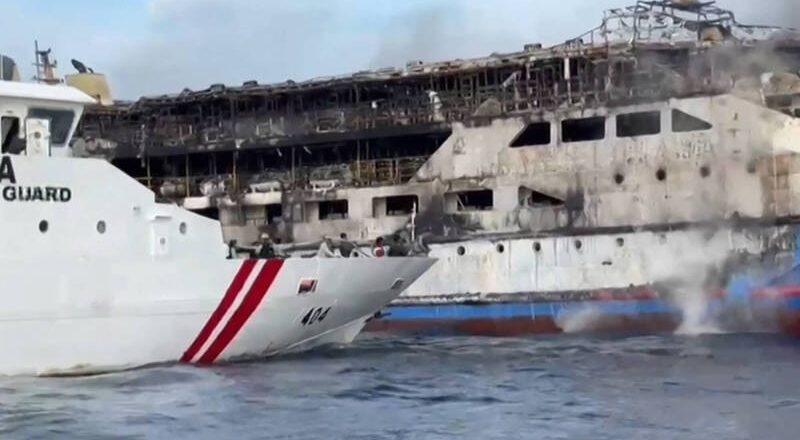 又是超载！ 印尼客轮大火3死568人获救 乘客惊恐跳海求生