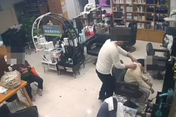 被指猥亵12岁女顾客被拘留 理发师不服提起诉讼