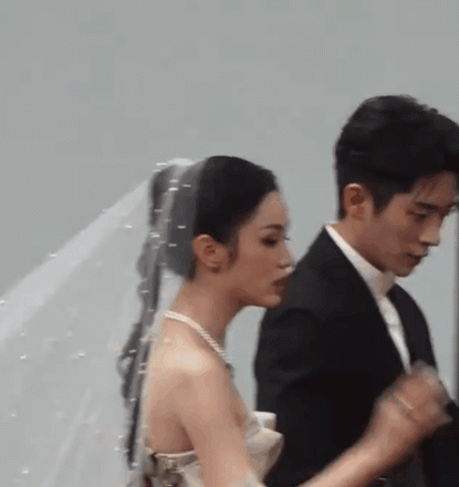 星光大赏的红毯镜头，成了明星真实颜值的"照妖镜"