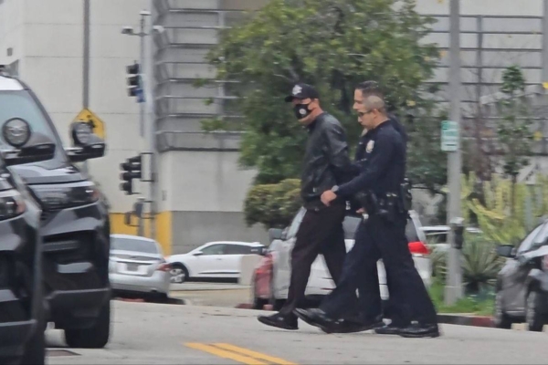 涉襲擊抗議者 洛城中領館僱用的保安被逮捕